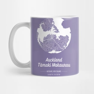 City map in purple: Auckland Tamaki Makaurau, New Zealand with retro vintage flair Mug